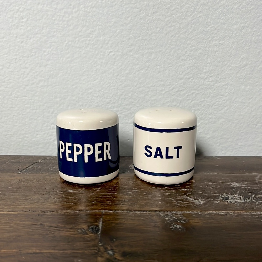 NWOT Kate Spade - “Made to Order” salt and pepper shaker set